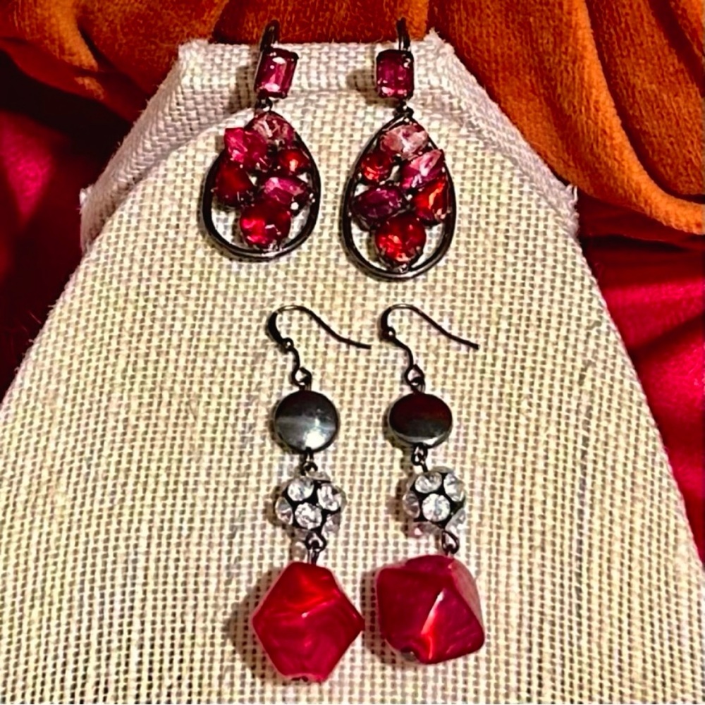2 pair gunmetal crystal earrings‼️must bundle with other listings thank you‼️